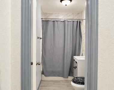 2402 Raymond Street - Photo Thumbnail 13