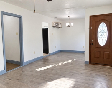 2402 Raymond Street - Photo Thumbnail 2
