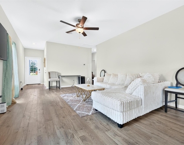 8215 Vanilla Orchid Drive - Photo Thumbnail 5
