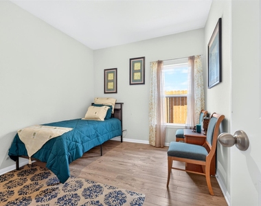8215 Vanilla Orchid Drive - Photo Thumbnail 17