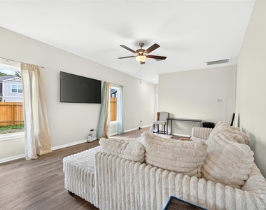 8215 Vanilla Orchid Drive - Photo Thumbnail 8