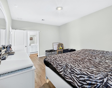 8215 Vanilla Orchid Drive - Photo Thumbnail 23