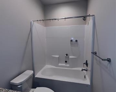 5670 Shadowbend Circle W - Photo Thumbnail 13
