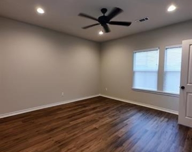 5670 Shadowbend Circle W - Photo Thumbnail 17