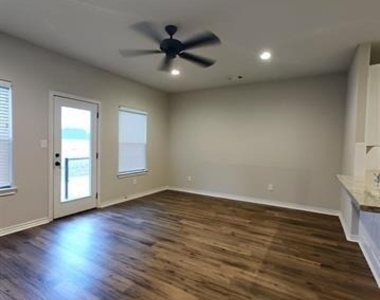 5670 Shadowbend Circle W - Photo Thumbnail 10
