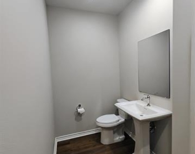 5670 Shadowbend Circle W - Photo Thumbnail 1