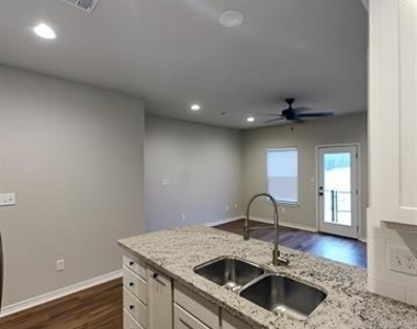 5670 Shadowbend Circle W - Photo Thumbnail 9