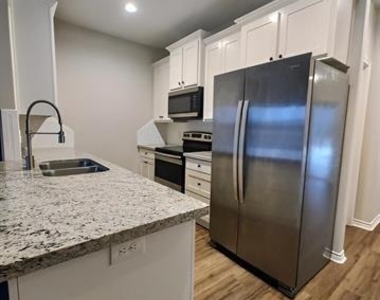 5670 Shadowbend Circle W - Photo Thumbnail 8