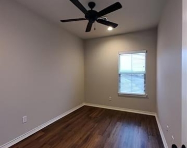 5670 Shadowbend Circle W - Photo Thumbnail 12