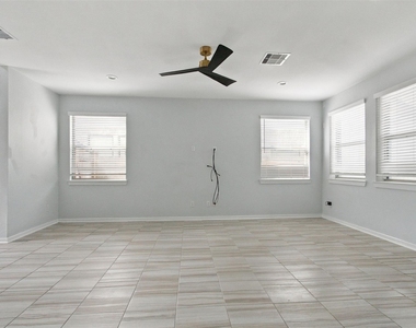 7035 Coneflower Creek Court - Photo Thumbnail 6
