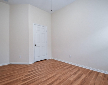 18006 Willow Cliff Lane - Photo Thumbnail 22