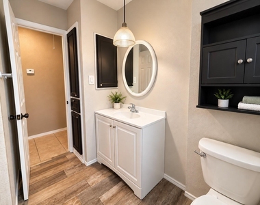 21311 Greenham Drive - Photo Thumbnail 9