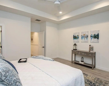 211 E 33rd Street - Photo Thumbnail 13