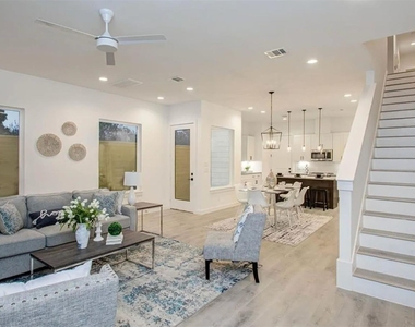 211 E 33rd Street - Photo Thumbnail 10