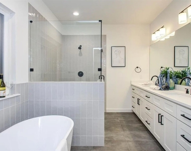 211 E 33rd Street - Photo Thumbnail 14