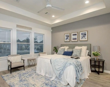211 E 33rd Street - Photo Thumbnail 12