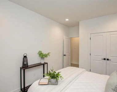211 E 33rd Street - Photo Thumbnail 18