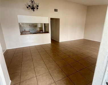 903 Se 13th Terrace - Photo Thumbnail 2