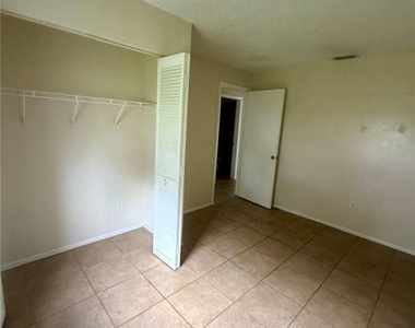 903 Se 13th Terrace - Photo Thumbnail 9