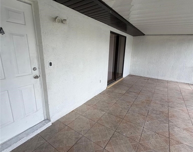 903 Se 13th Terrace - Photo Thumbnail 1