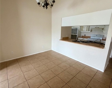 903 Se 13th Terrace - Photo Thumbnail 3