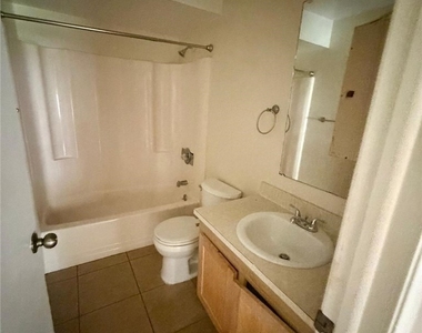 903 Se 13th Terrace - Photo Thumbnail 11
