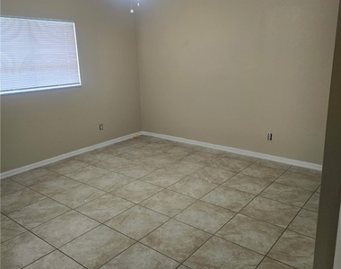 909 Eisenhower Boulevard - Photo Thumbnail 2