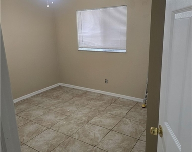 909 Eisenhower Boulevard - Photo Thumbnail 3