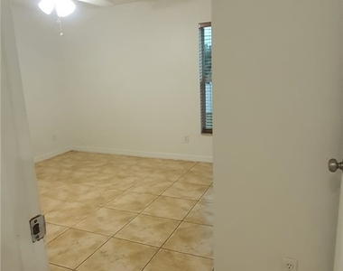 403 Lovers Avenue - Photo Thumbnail 3