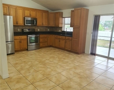 403 Lovers Avenue - Photo Thumbnail 13