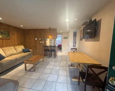 6 Windsor Hill - Photo Thumbnail 5