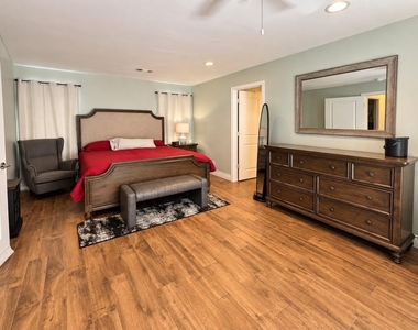 5103 Darnell Street - Photo Thumbnail 10