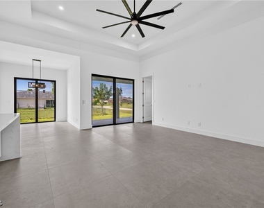 1728 Kismet Parkway W - Photo Thumbnail 6