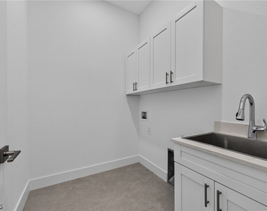 1728 Kismet Parkway W - Photo Thumbnail 12