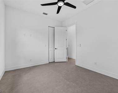 1728 Kismet Parkway W - Photo Thumbnail 16