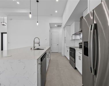 1728 Kismet Parkway W - Photo Thumbnail 10