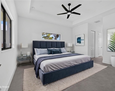 1728 Kismet Parkway W - Photo Thumbnail 2