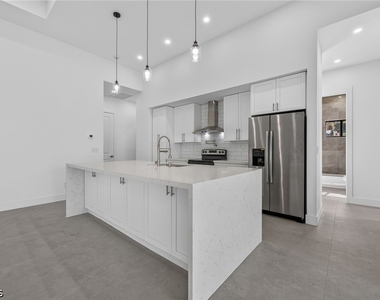 1728 Kismet Parkway W - Photo Thumbnail 8