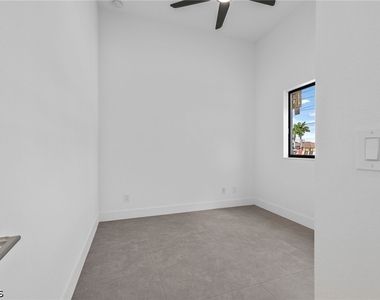 1728 Kismet Parkway W - Photo Thumbnail 20