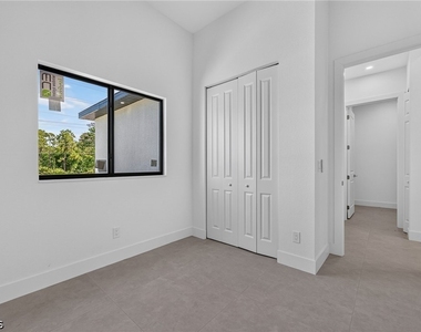 1728 Kismet Parkway W - Photo Thumbnail 21