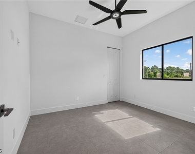 1728 Kismet Parkway W - Photo Thumbnail 18