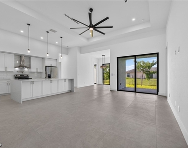 1728 Kismet Parkway W - Photo Thumbnail 5