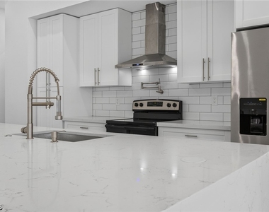 1728 Kismet Parkway W - Photo Thumbnail 9
