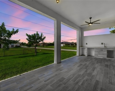 1728 Kismet Parkway W - Photo Thumbnail 3