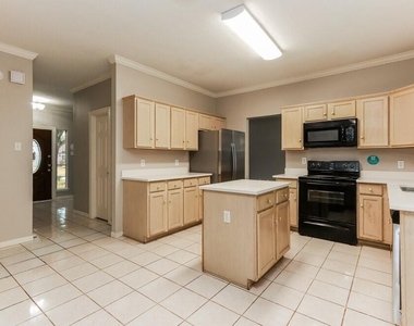 18622 Sandelford Drive - Photo Thumbnail 6