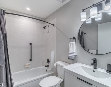 7402 Lake Breeze Drive - Photo Thumbnail 11