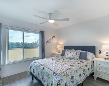 7402 Lake Breeze Drive - Photo Thumbnail 10