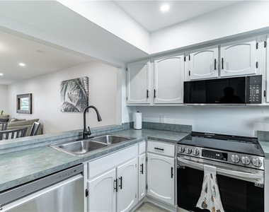 7402 Lake Breeze Drive - Photo Thumbnail 1
