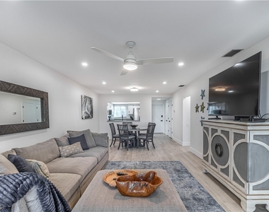 7402 Lake Breeze Drive - Photo Thumbnail 5