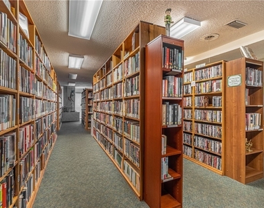 7402 Lake Breeze Drive - Photo Thumbnail 25